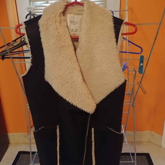 Zara Jackets & Blazers - Zara faux suede vest